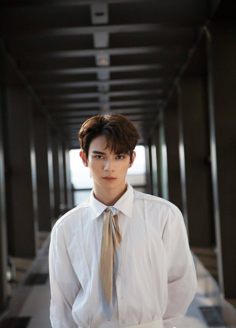 刮胡子也能吹静夜的流量小鲜肉,永远也成不了好演员_偶像_何昶希_角色