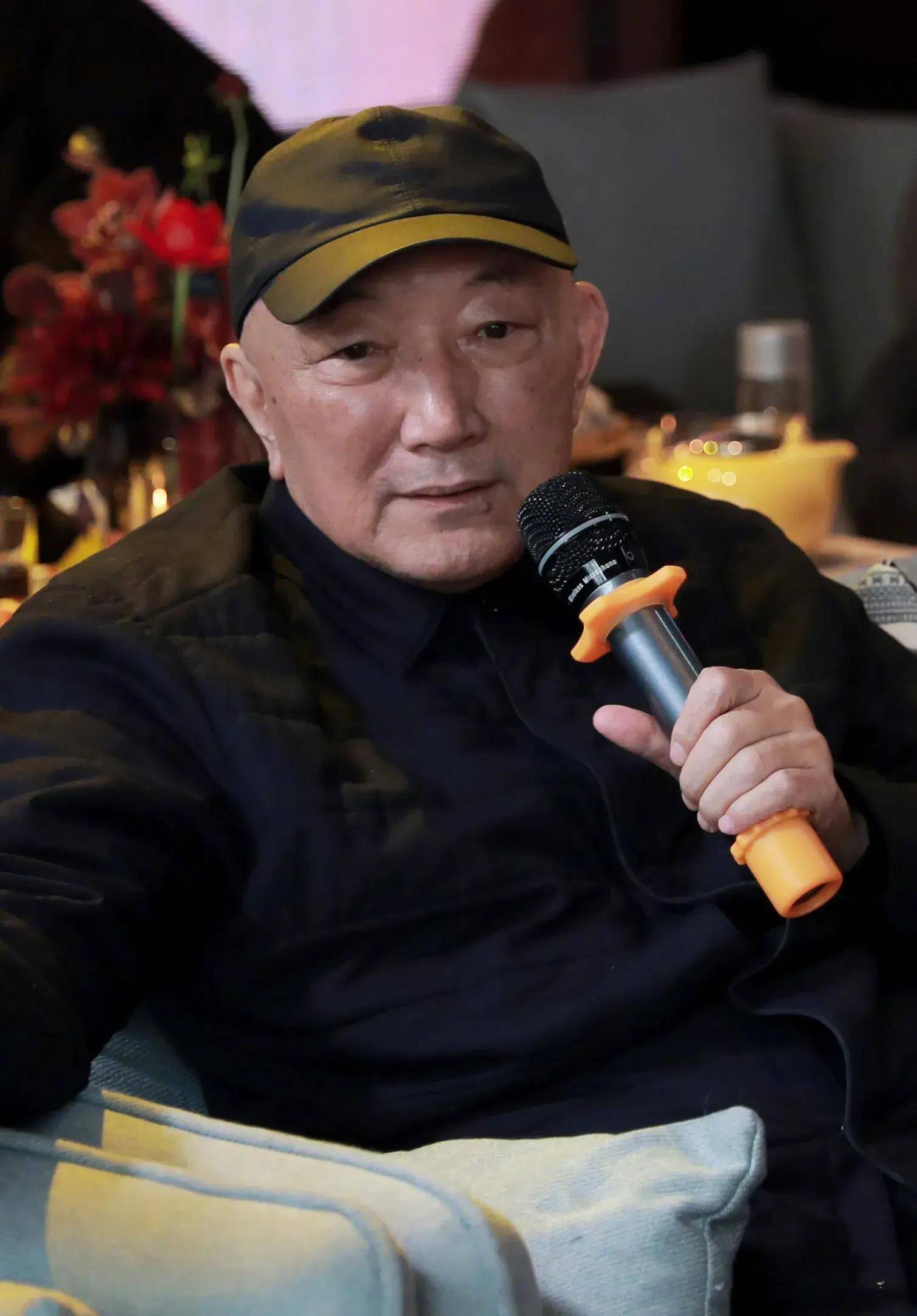 1995年,执导的剧情电影《日光峡谷》入围第46届柏林国际电影节主竞赛