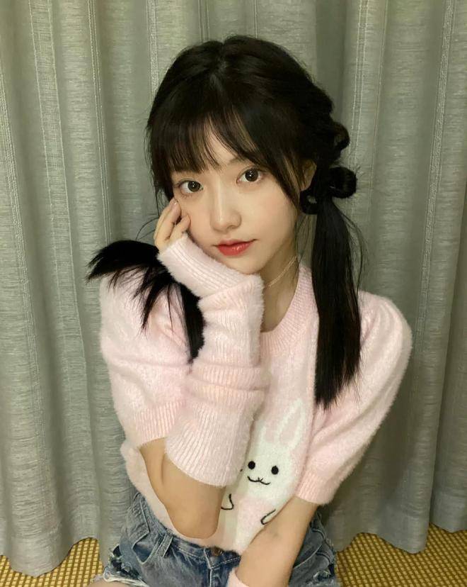 张楚寒粉色系日常照片_少女_健身_形象