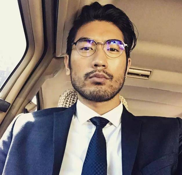 进入演艺圈后,高以翔取得的成就不少,身价也早已过亿