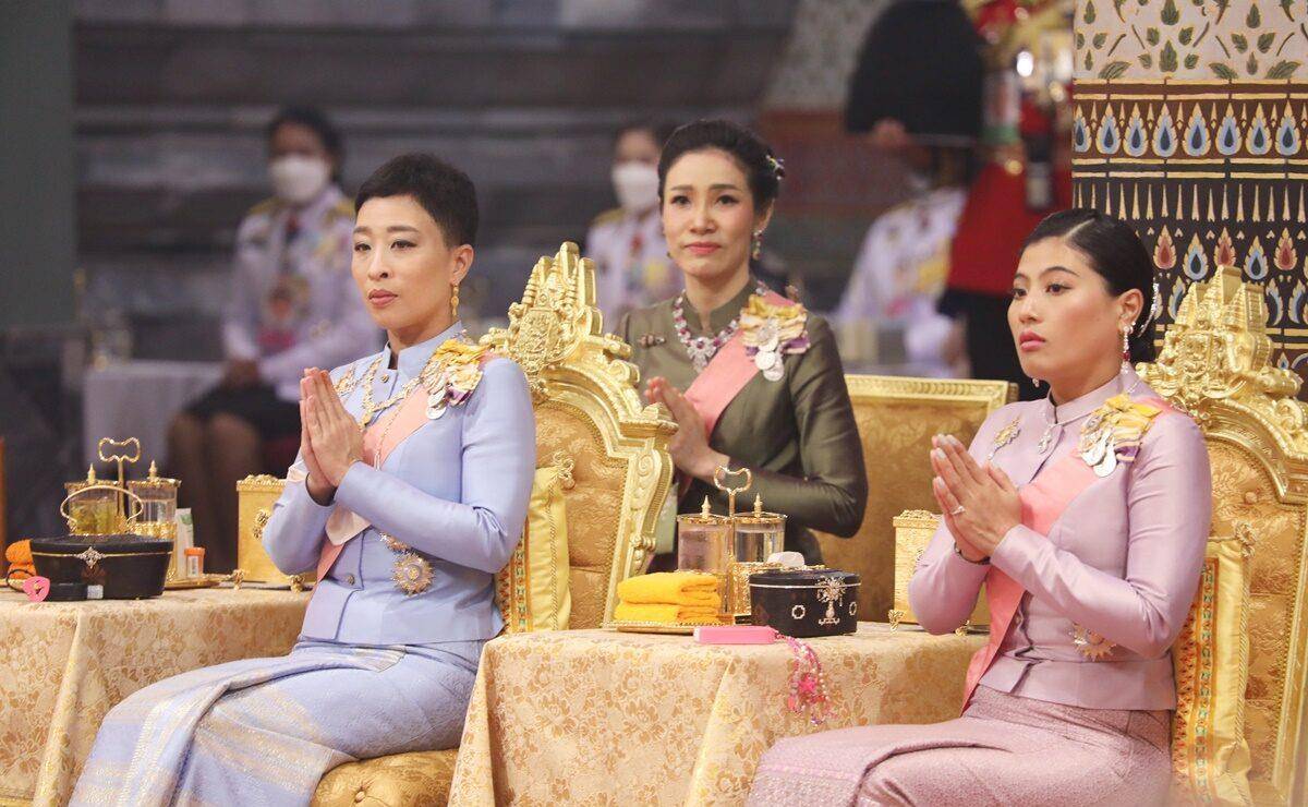 苏提达好粉嫩,诗妮娜在角落憋屈着_公主_地位_传统