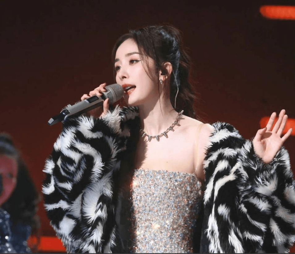 杨幂跳舞,赵丽颖喝水,娱乐圈的"性凝视",毁了多少女星的清白_因为