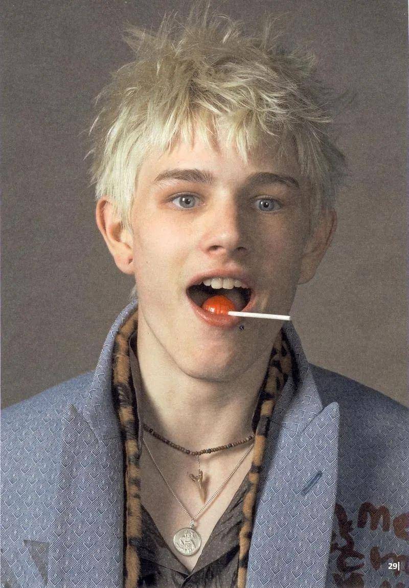 十年前的小可爱男模,现在依然帅气,不过鼻子歪了_luke_worrall_照片