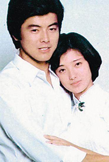 58岁山口百惠与丈夫近照曝光身材发福婚姻幸福儿子在中国征婚_三浦