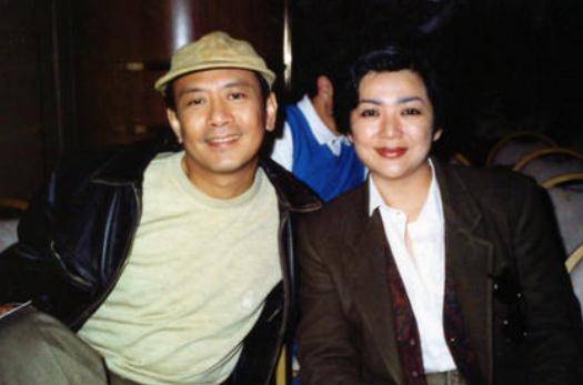 罗文:被称为"一代妖男",70年代走红,徒弟皆是巨星_黄霑_梦想_香港
