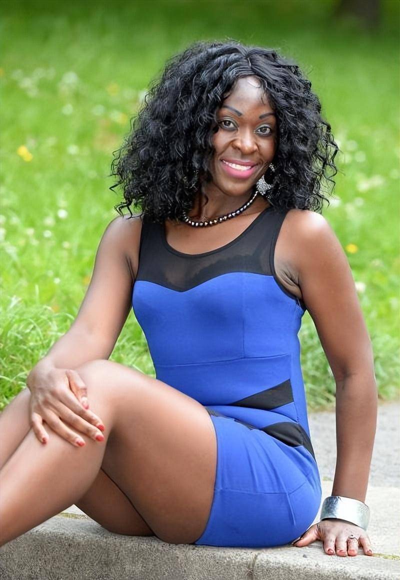 科特迪瓦球星混乱私生活:图雷兄弟口味相似,德罗巴小视频流出_妻子