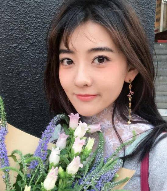 出道就与胡歌合作,凭借一部网剧走红_梁洁_邢昭林_蒲巴甲