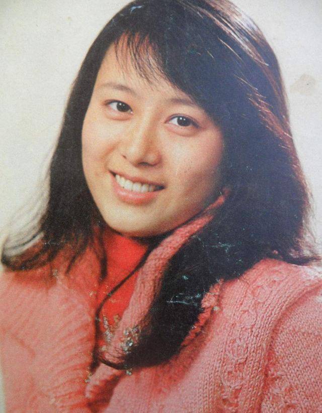 吴玉芳:21岁获百花影后,事业巅峰为家庭选择隐退,如今生活圆满_刘巧珍