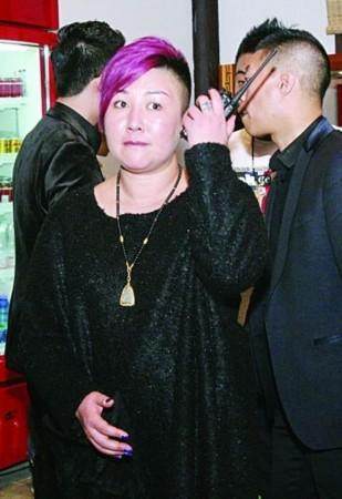 娶三任美妻羡煞众人,而今被冠叛徒之名痛心_何云伟_婚姻_徒弟