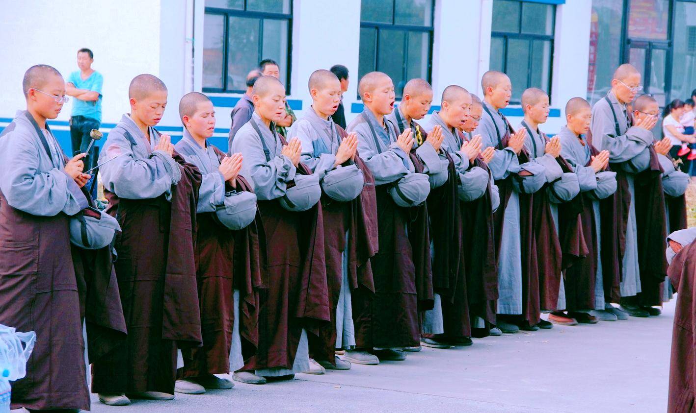 吉祥寺在福建省三明市沙县,有着一个免费赡养了几百个老人生活的寺庙