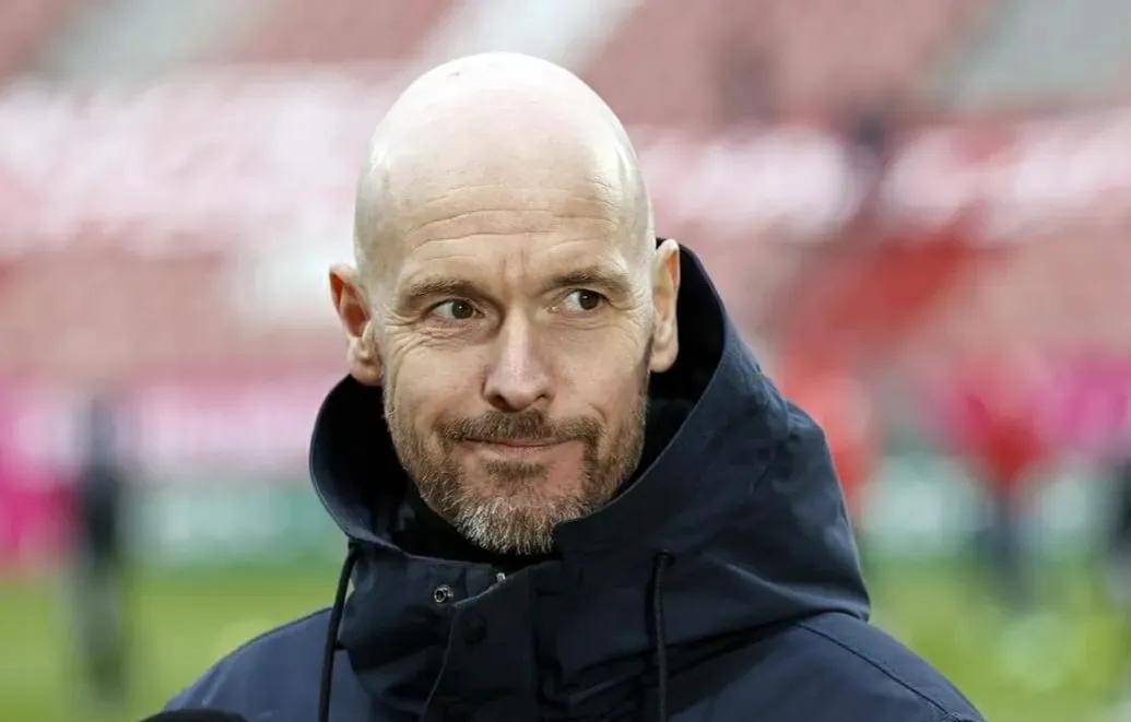 央视解说贺炜称:解决了c罗这个问题后,曼联正走向正轨!