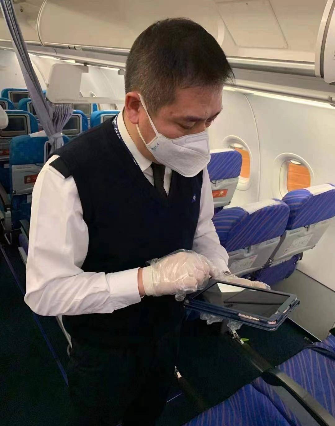 南航编写安保服务手册:面对旅客"会说话",提供温暖安全感_提问_民航