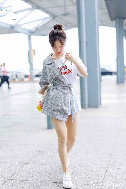 白色_鞋子_苗条身材