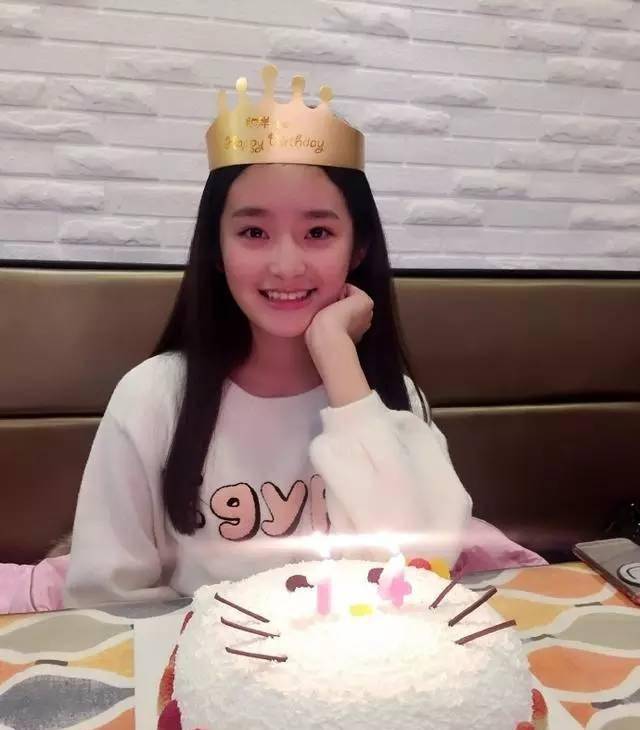 如今16岁的柴蔚现在长这样!_时尚_电影_微博