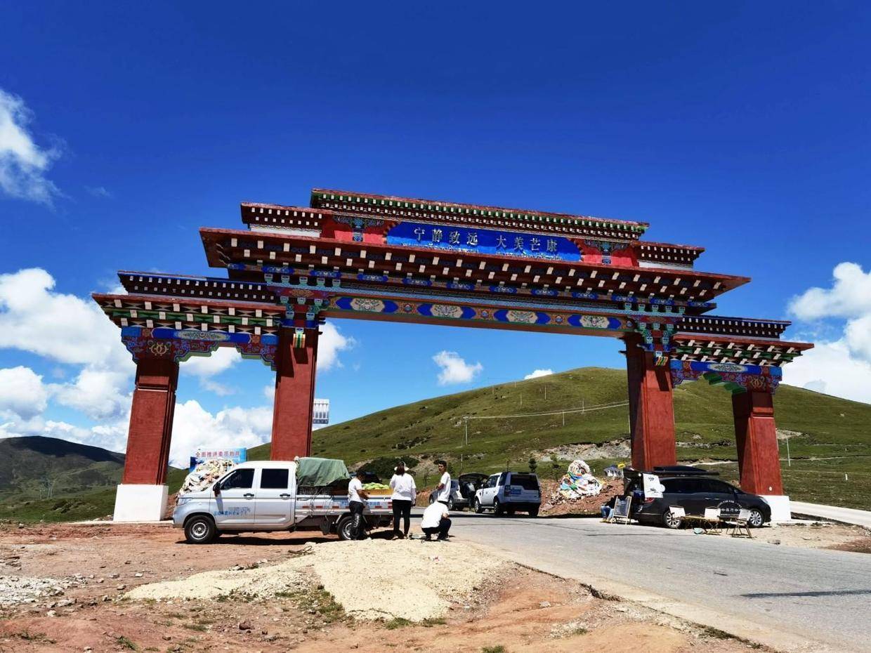 g214滇藏与g318川藏交汇之处,芒康县城(穿越县城)