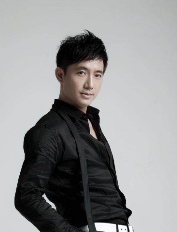 《外来媳妇本地郎》康祈耀这位理工男,从演员发展成为霸道总裁_彭新智