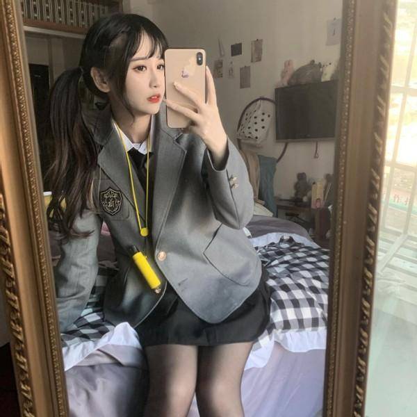 正统的工业风写真照都是欧美范十足,但是杨清柠的工