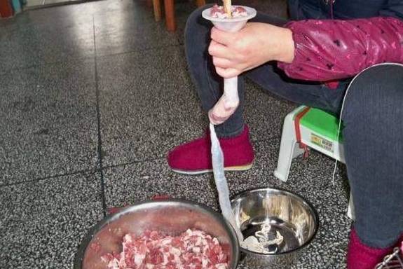 自己做的灌香肠，比在外面买的灌香肠好吃多了，简单易做又干净！(图12)