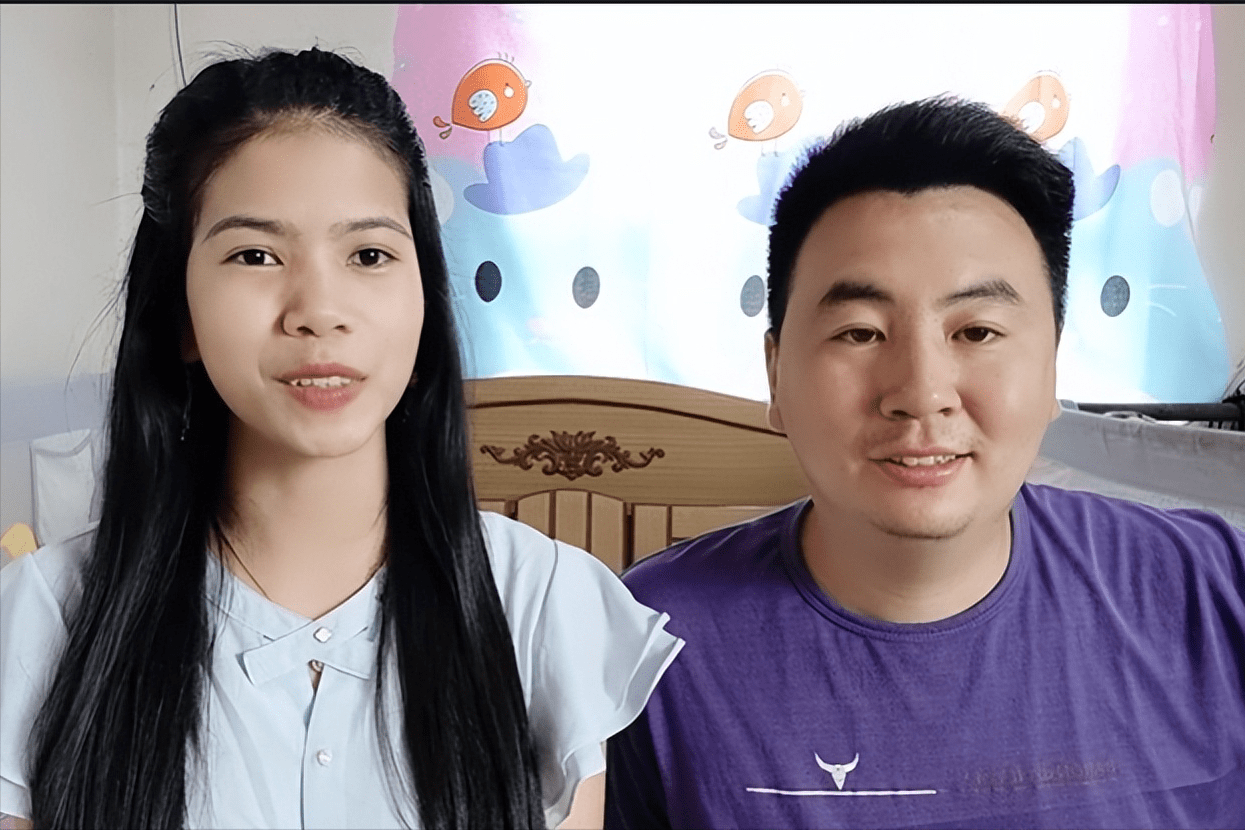 小丽一家都没有去过中国,印尼农村条件差别差.