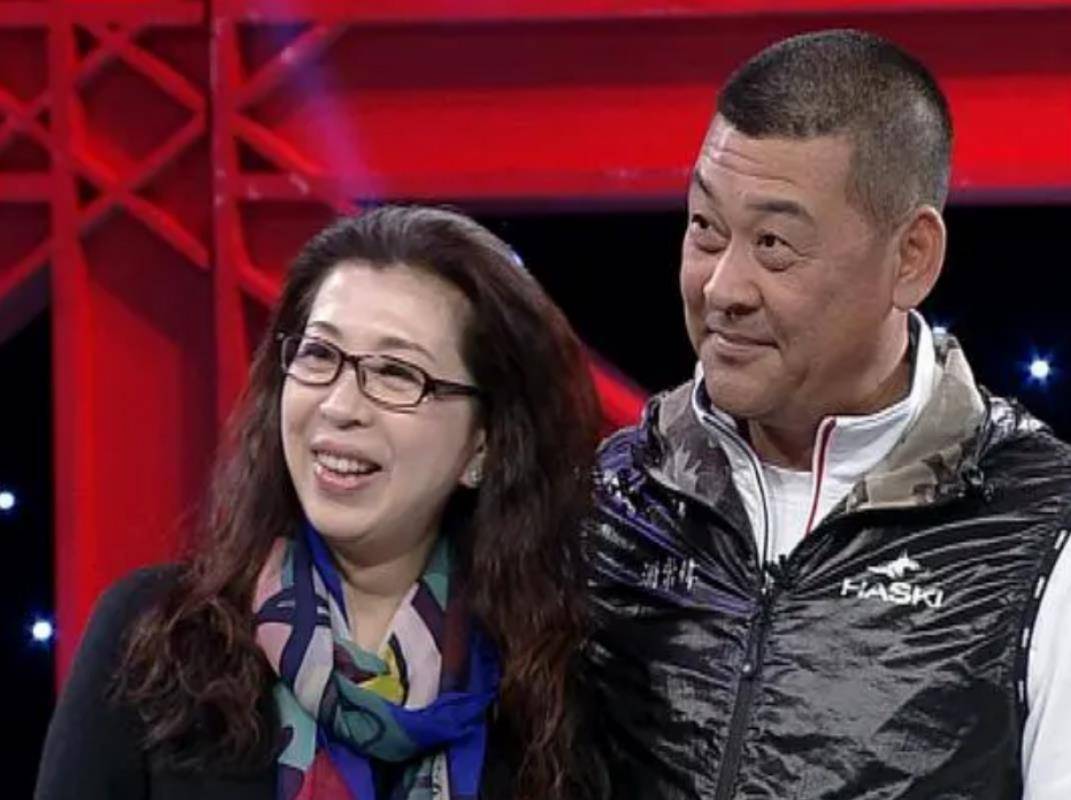 演员侯传杲:患过癌,妻子出过车祸,如今58岁与患难妻子相爱一生_任淑文