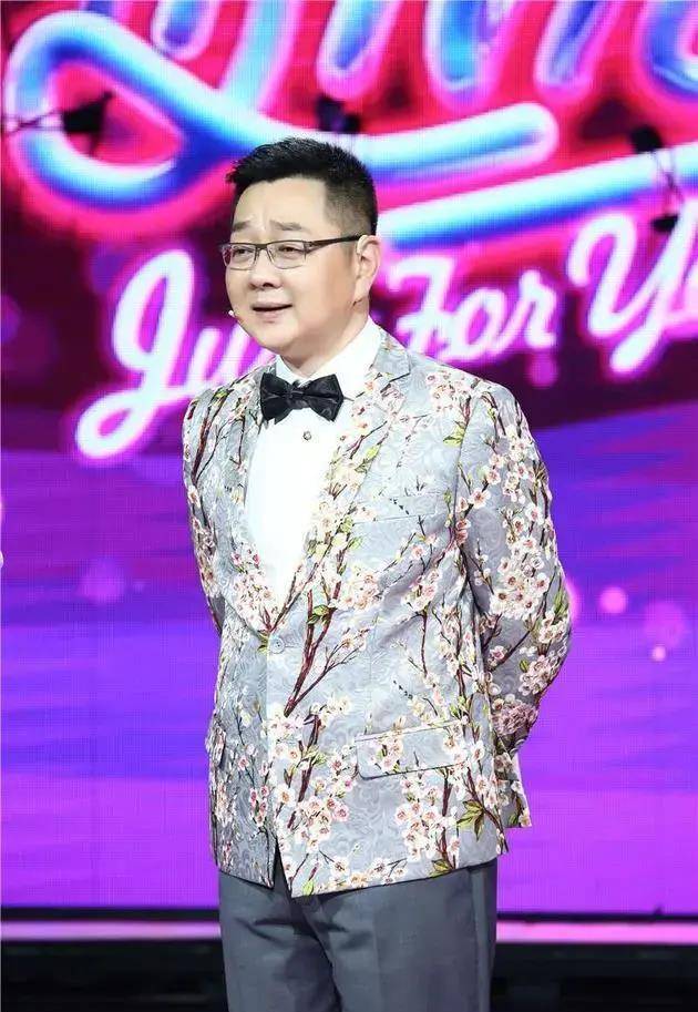 2012年5月6日播出的节目中,80后海归刘俐俐说"中国变化大"时,张绍刚正