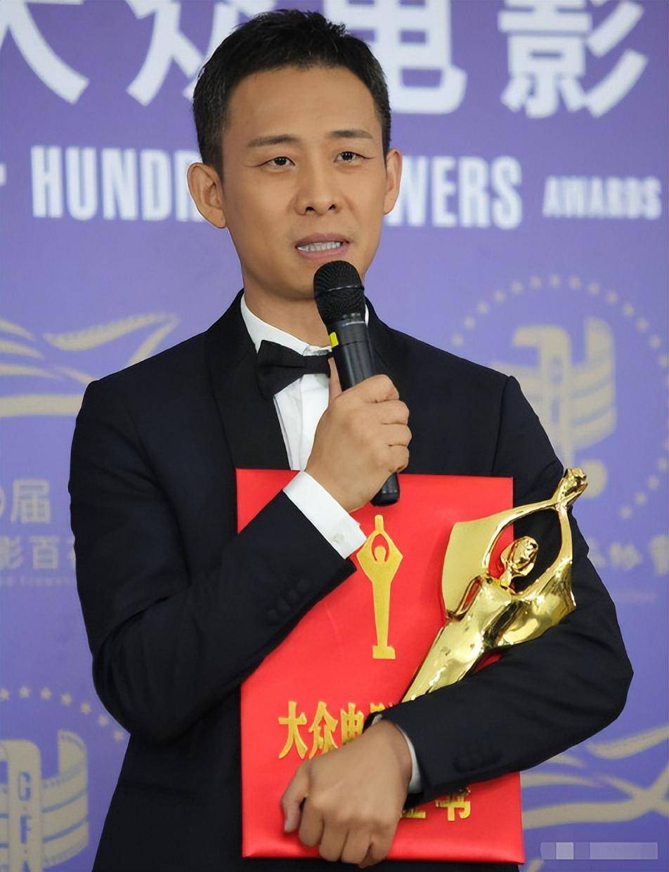 44岁张译上新闻联播!