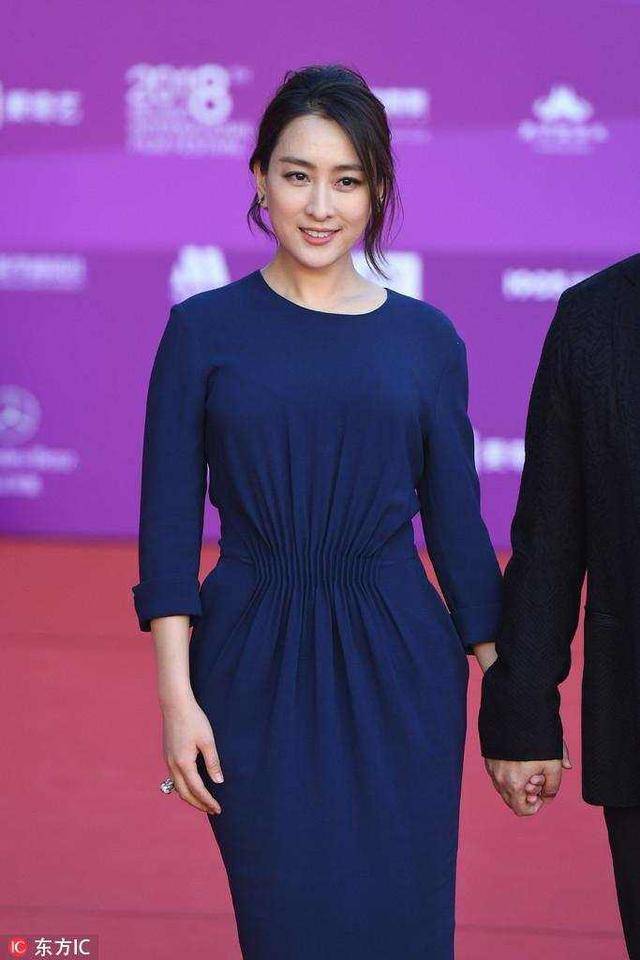 佟丽娅卢靖姗王丽坤斗美,马苏终于穿对符合她大妈气质的衣服_礼服