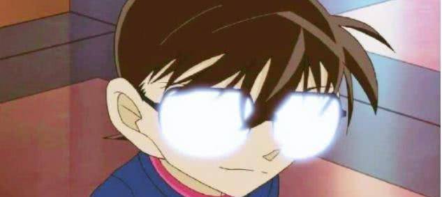 生活中,其实有这样一个眼镜,也可以像是柯南一样,眼睛可以"发光"哦!