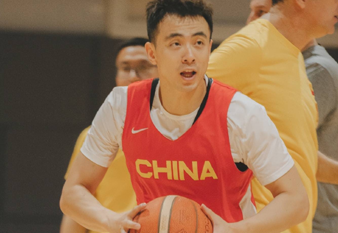 赵继伟有望成为乔帅麾下首发控卫自2015年被宫鲁鸣指导带入国家队开始