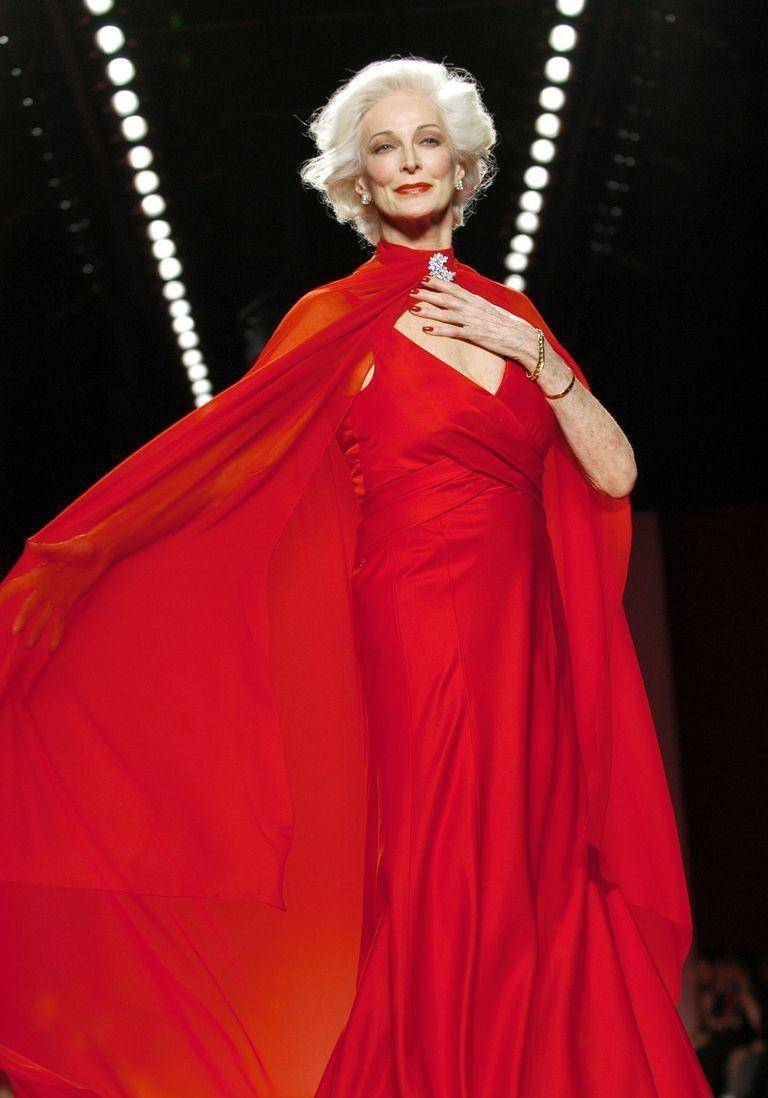 名模卡门:91岁赤身裹白床单,大长腿迷人,自嘲拥有"死亡之吻"_生活