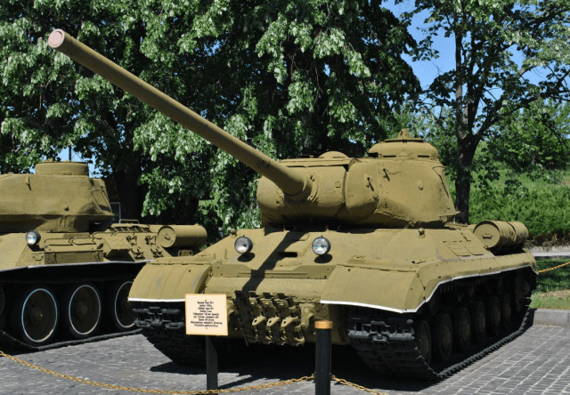 is-1提到二战重坦,我们首先想到的自然就是德国虎式了,好家伙,它的