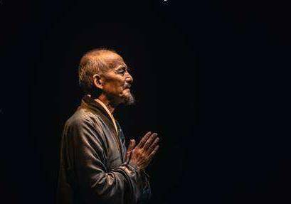 被下"去世通牒"的游本昌:死在舞台上,是一个演员的幸福_济公_父母