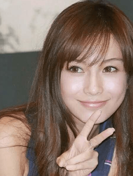 杨颖美模旧照被扒,不见龅牙大嘴,早就整容了?_照片_网友_嘴巴