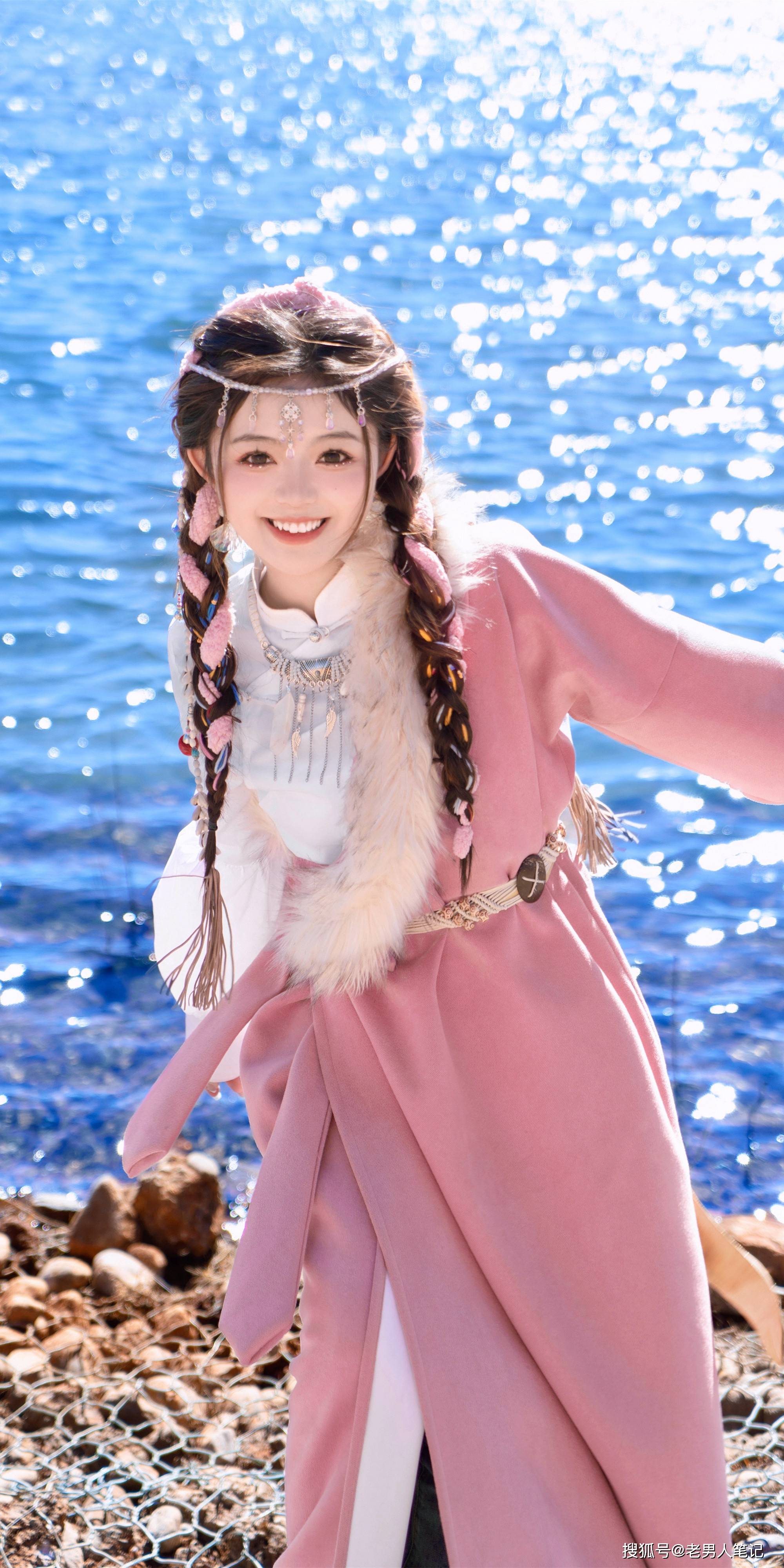 肖然心唯美写真壁纸,粗马尾民族风,粉色穿搭清新怡人_发型_形象_配饰