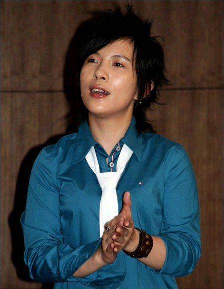 事后,潘美辰及其所属的蓝与白唱片认为这项报导「隐喻」潘美辰,邝美云