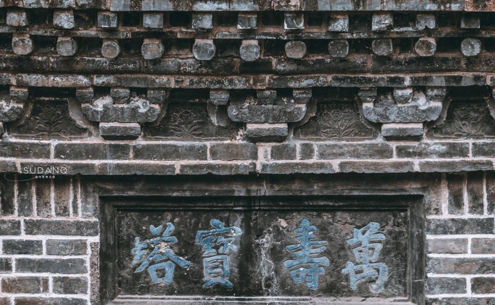 万里长江之畔,百年宝塔下陷7.