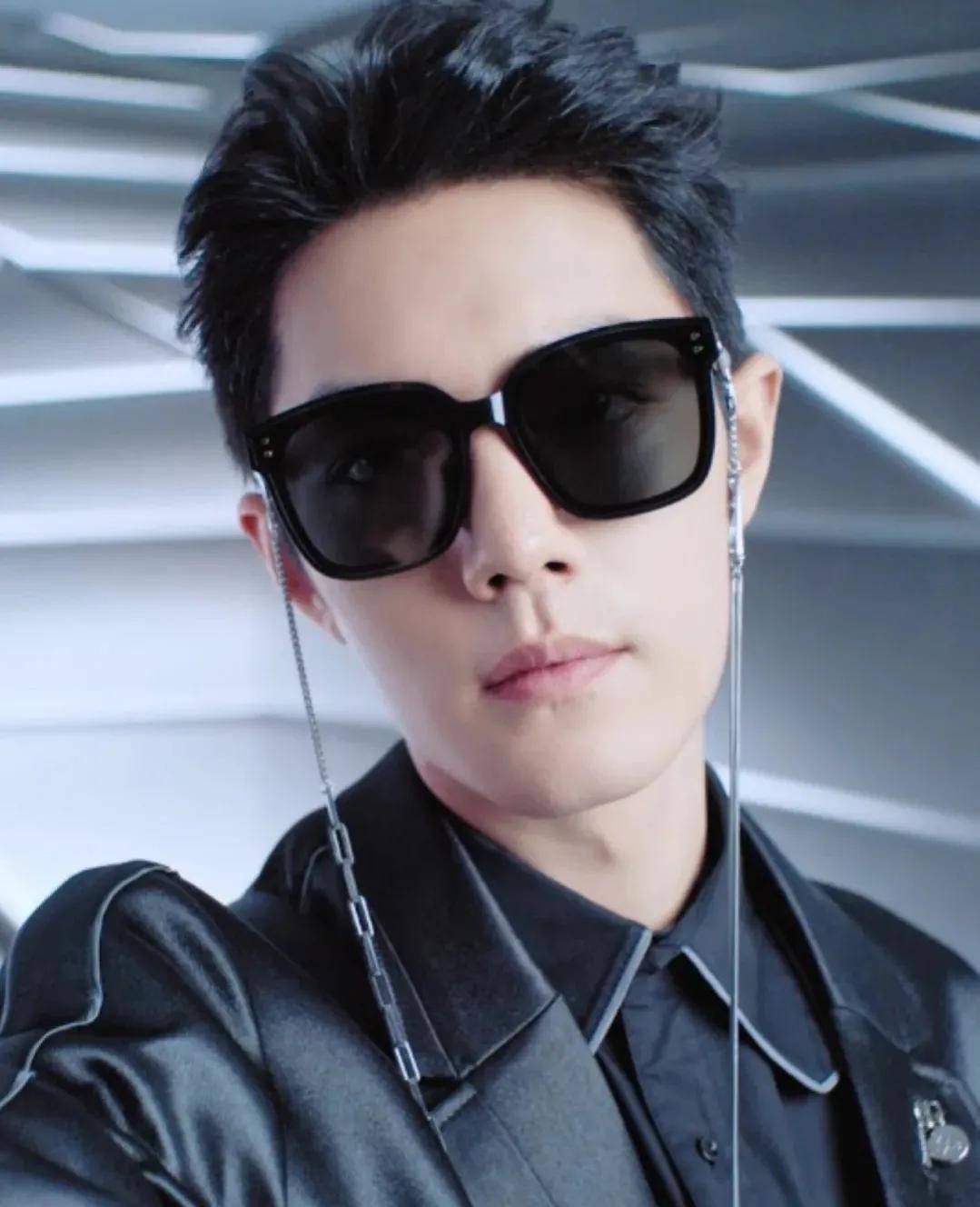 12位男星戴上墨镜,你能猜出都是谁吗?_帅酷_潮流_造型
