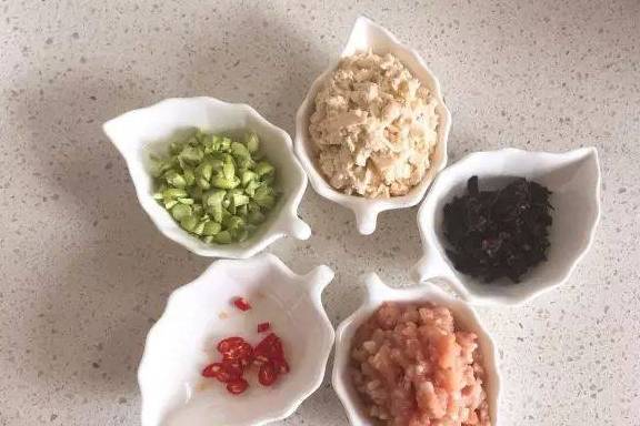 蒸的肉饼鲜香多汁，加入臭豆腐，更是一绝！(图2)