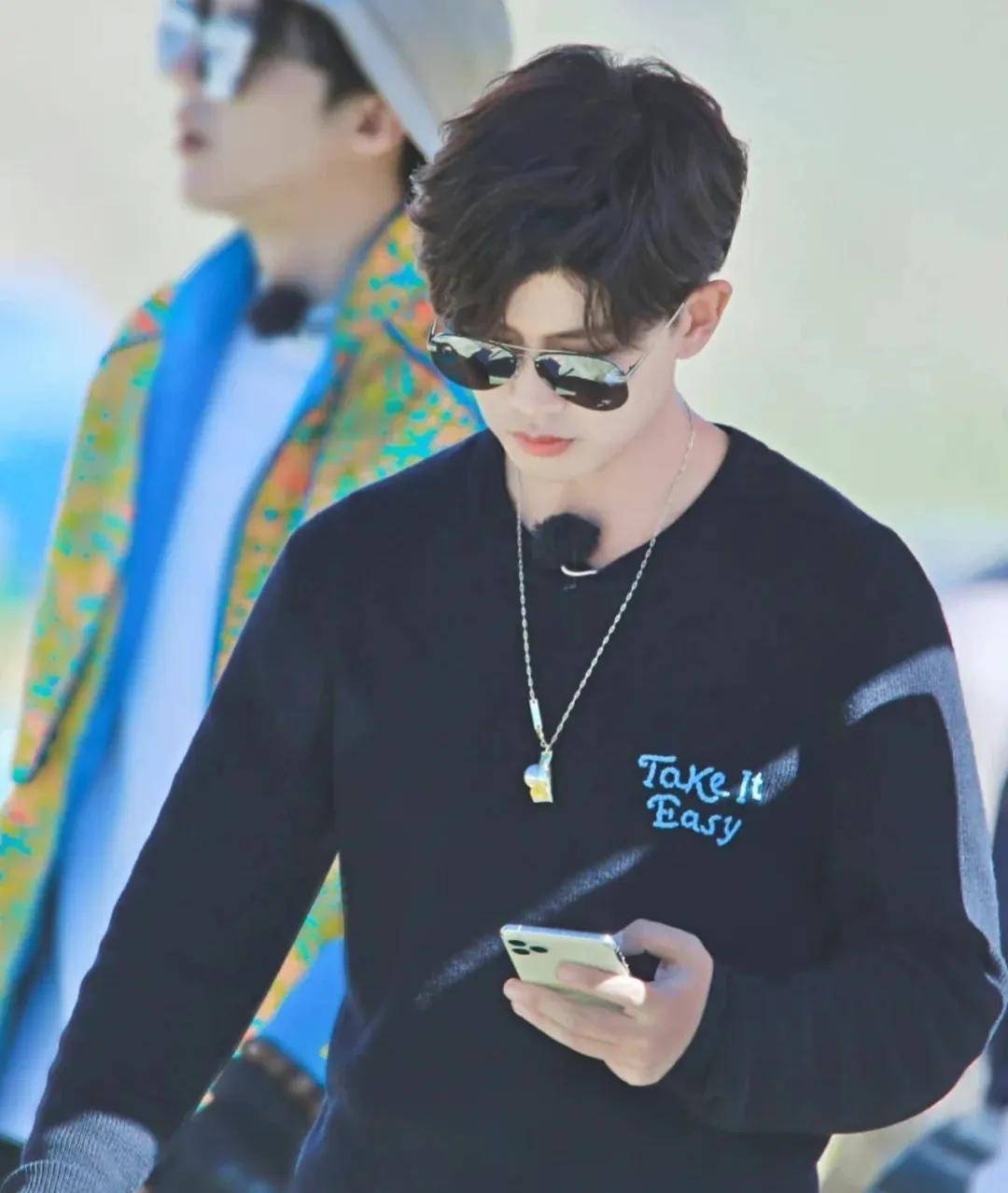 12位男星戴上墨镜,你能猜出都是谁吗?_帅酷_潮流_造型