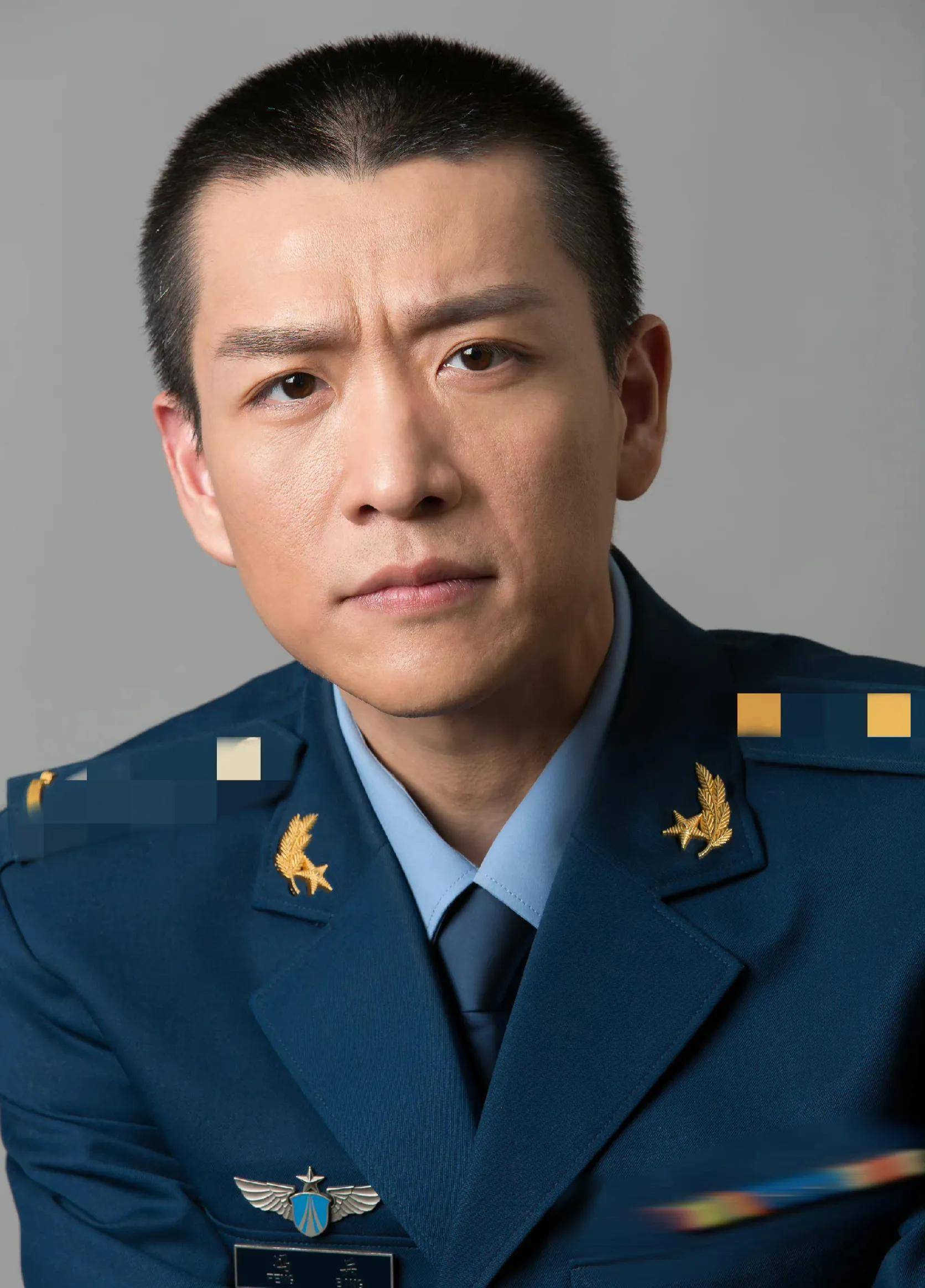 扮演者冯兵我年轻因工作耽误爱情,40岁未婚父母很担心_表演_军人_部队