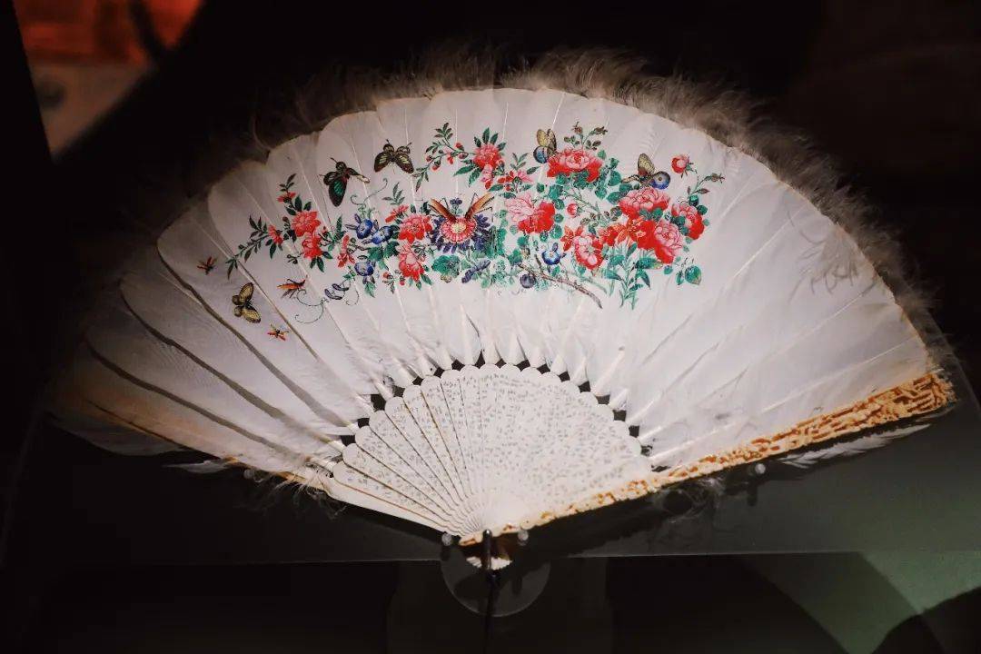 都悄悄藏在成都博物馆中_人物_扇面_西方