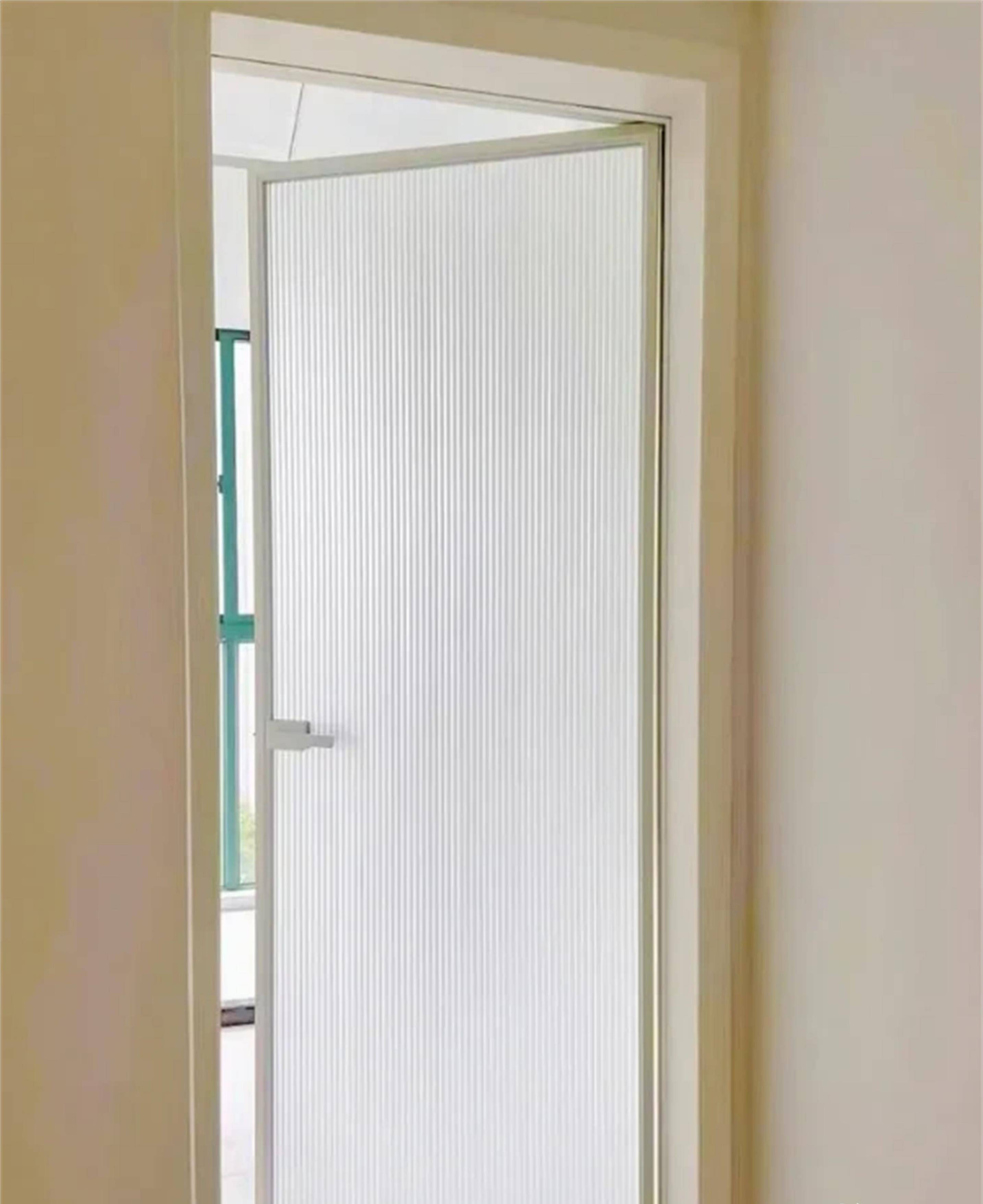 简洁,经久耐用,记得提前告诉瓦工师傅在门洞内侧贴砖,外侧单包门套