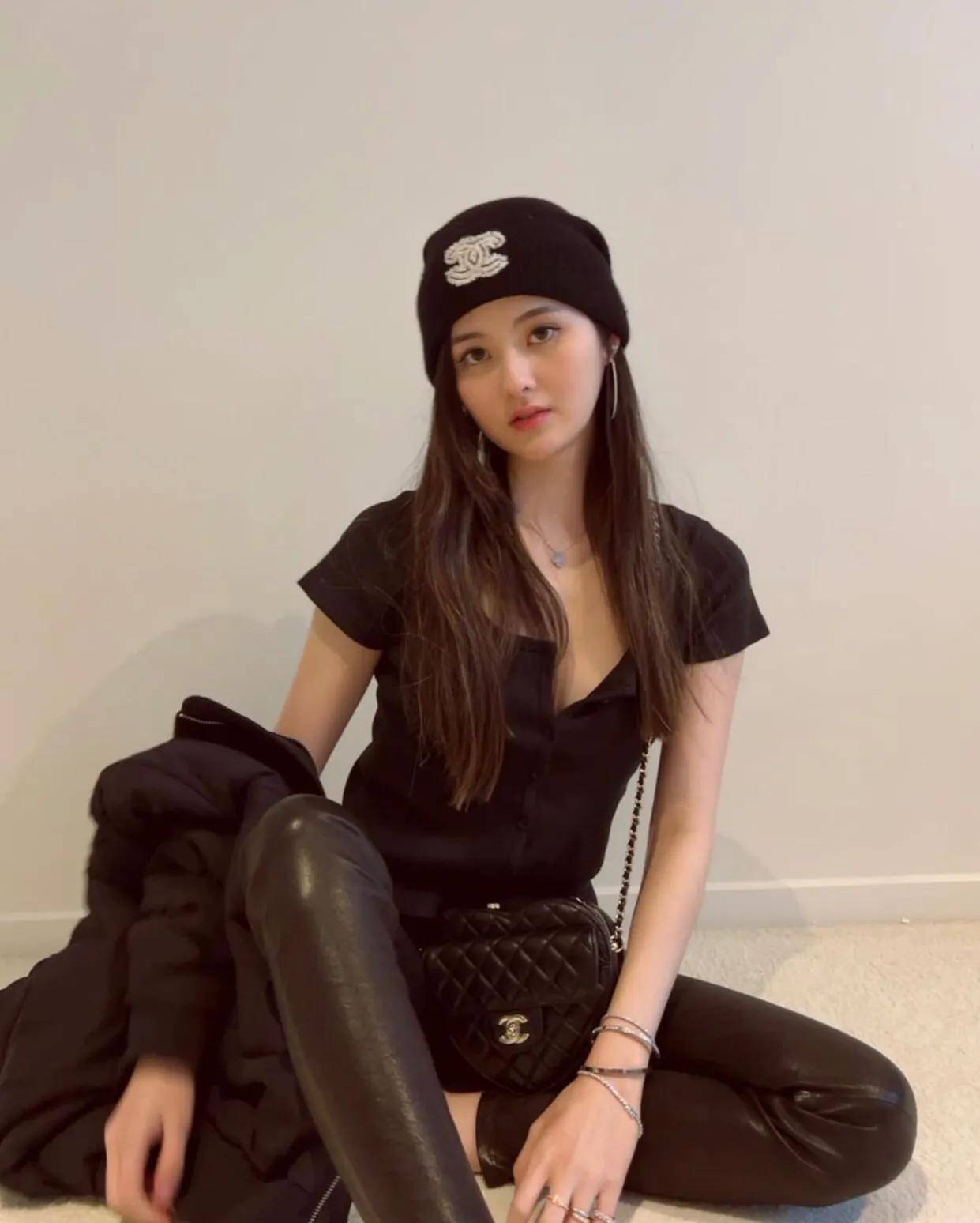 名媛孙芸芸女儿晒清纯自拍!