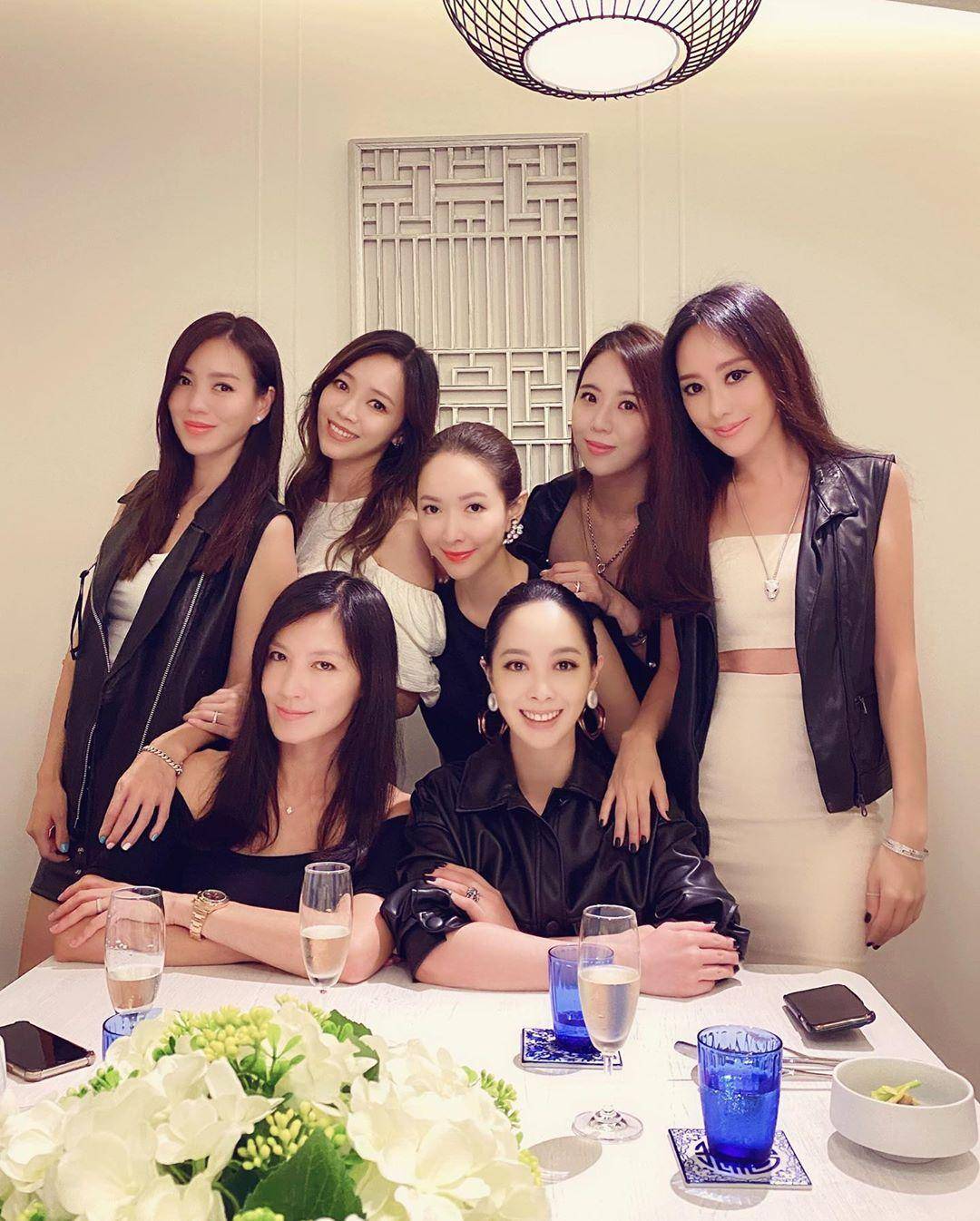 台贵妇天团聚会,大秀时尚火辣热舞,满屏尽是高颜大长腿_名媛_陶喆