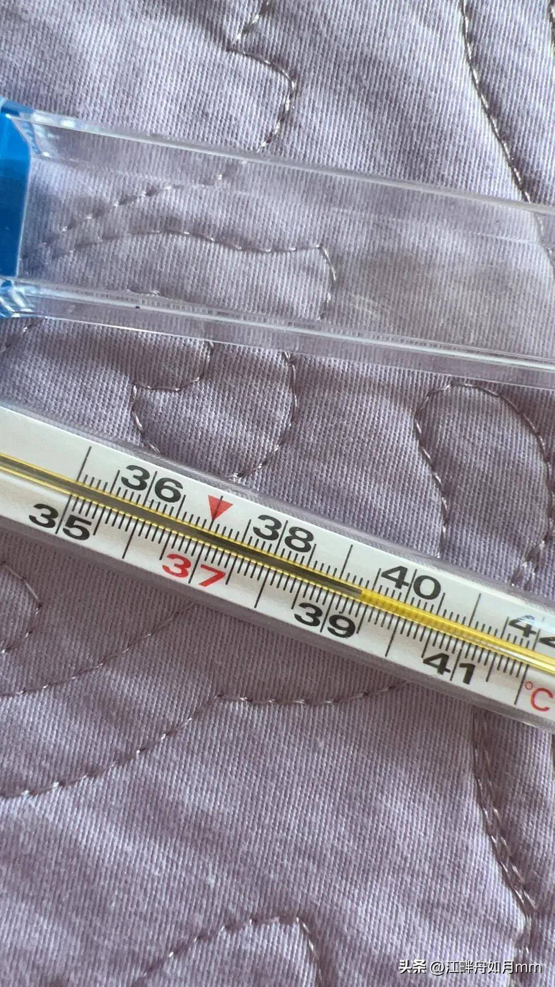 十一点的时候,测量了一次体温,已经39度.