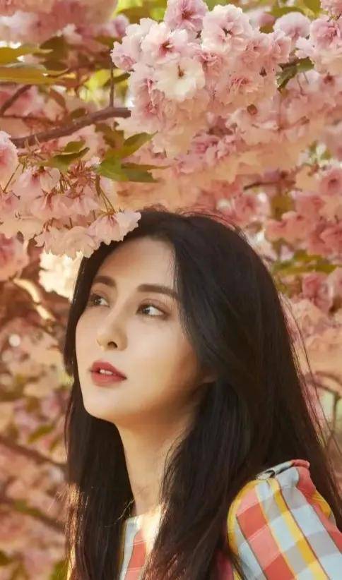 金锁的最美替身.甘露_范某冰_一身_裤子