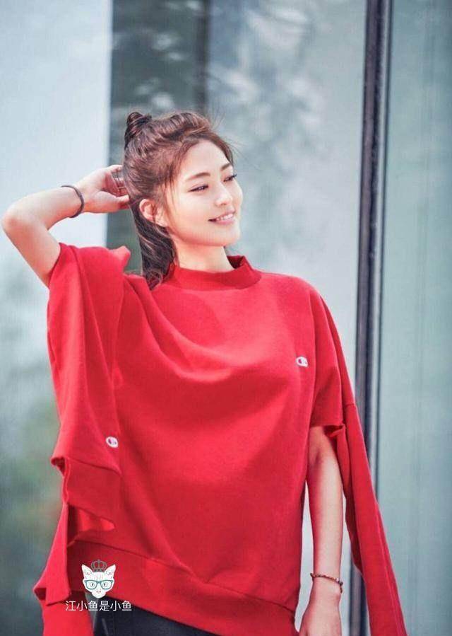 《废柴兄弟》艾玛玩起时尚跨界,真腻害,这穿搭也太美了_王妍之_元素