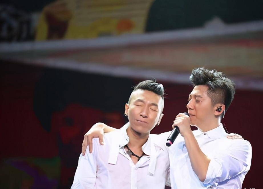 为兄台陈羽凡发10字庆生语,两年前曾对其"十问为什么"_组合_羽泉_生日