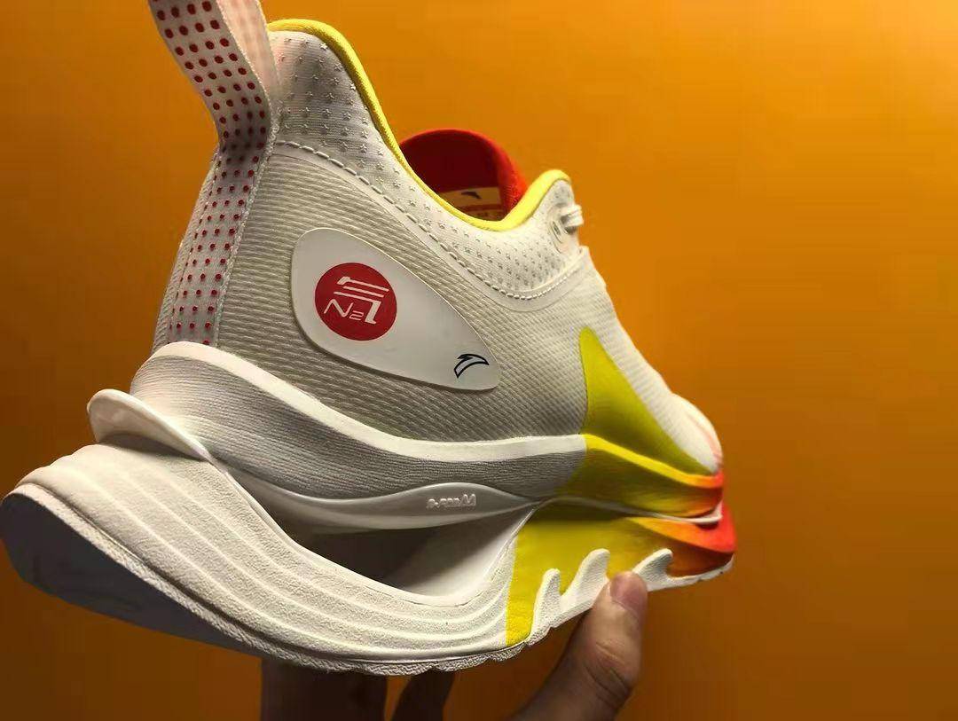 新跑鞋赶超李宁,海沃德3代配色有惊喜,水花4代亮眼_科技_位置_系列