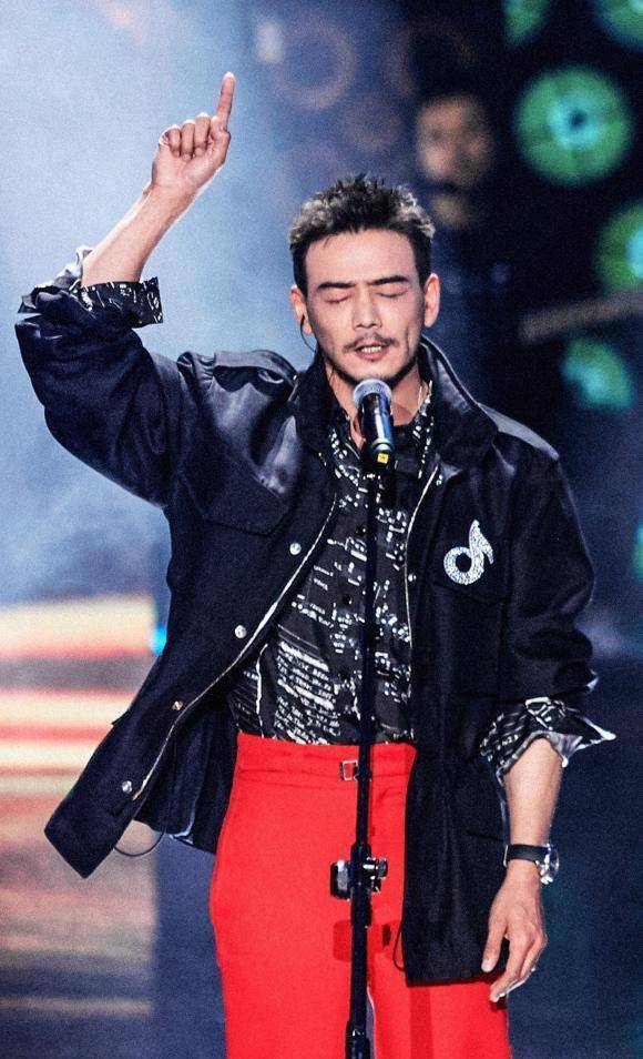 "肌肉硬汉"杨烁:千人千面,健身20年,行走的荷尔蒙